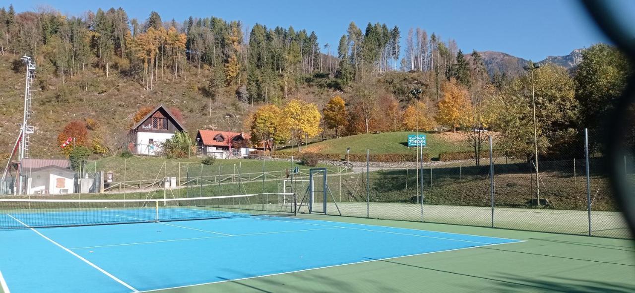 Camping & Caravan Zoncolan 奥瓦罗 外观 照片