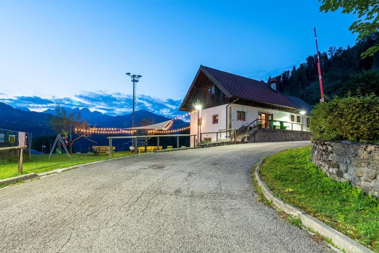Camping & Caravan Zoncolan 奥瓦罗 外观 照片