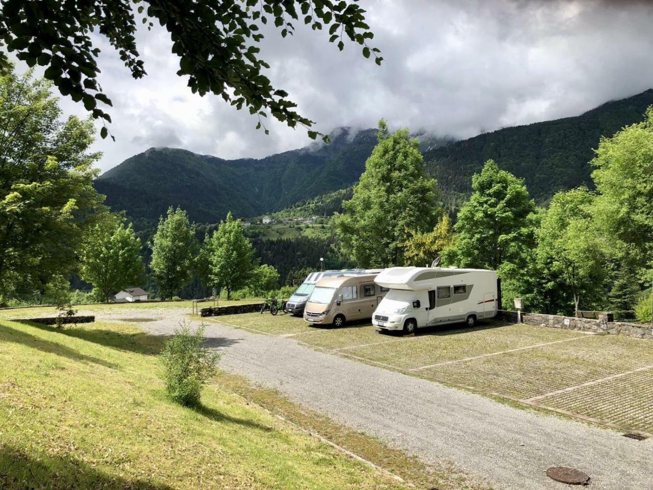 Camping & Caravan Zoncolan 奥瓦罗 外观 照片