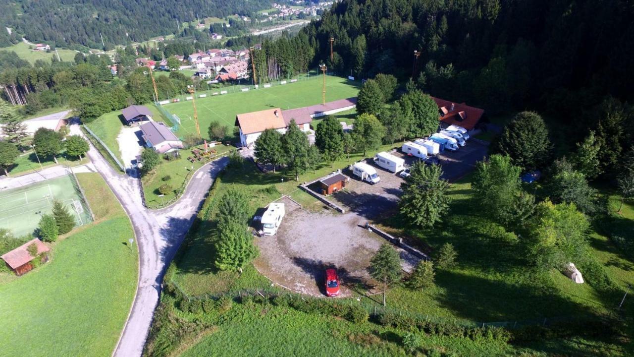 Camping & Caravan Zoncolan 奥瓦罗 外观 照片